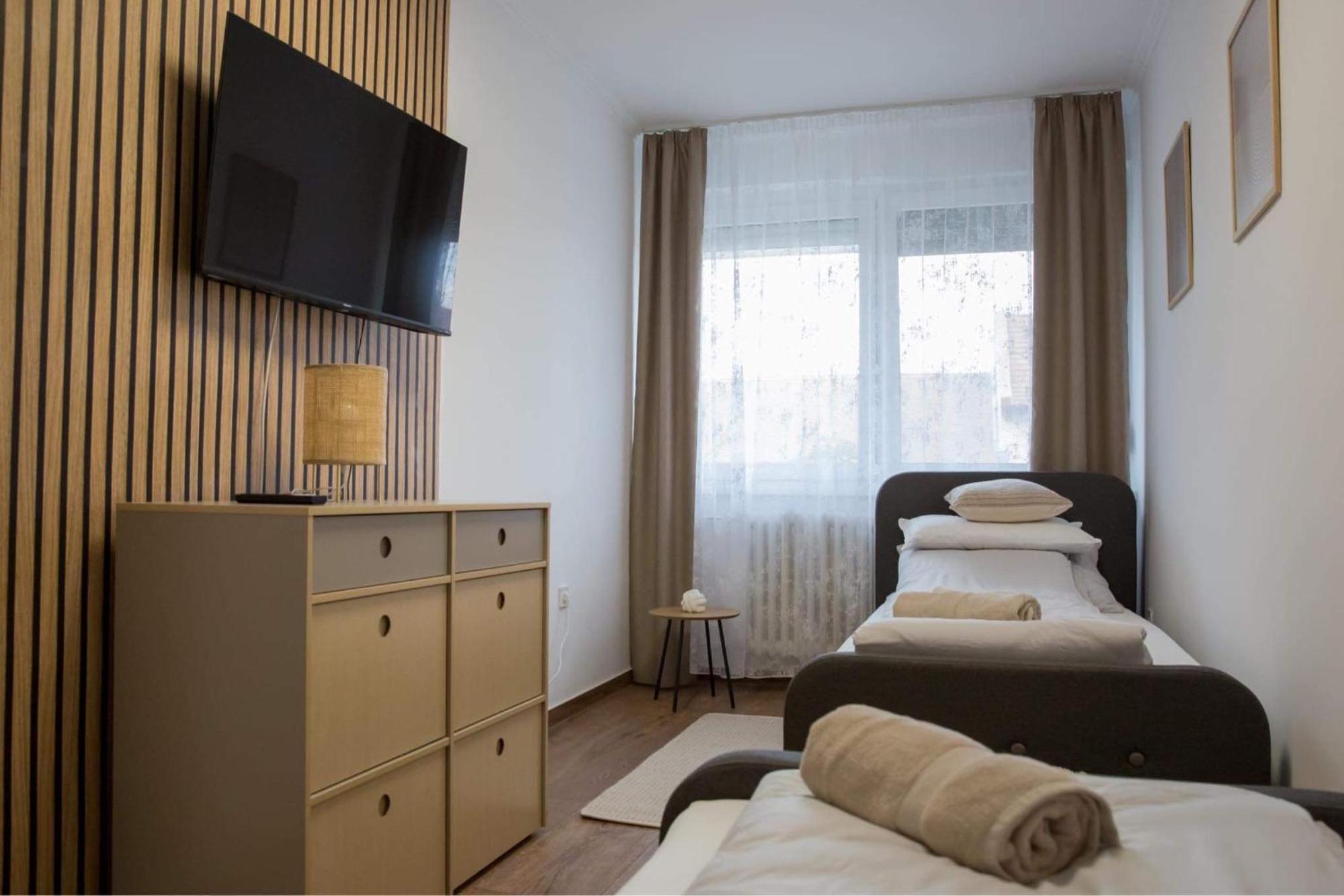 Deluxhome Sarospatak Luaran gambar